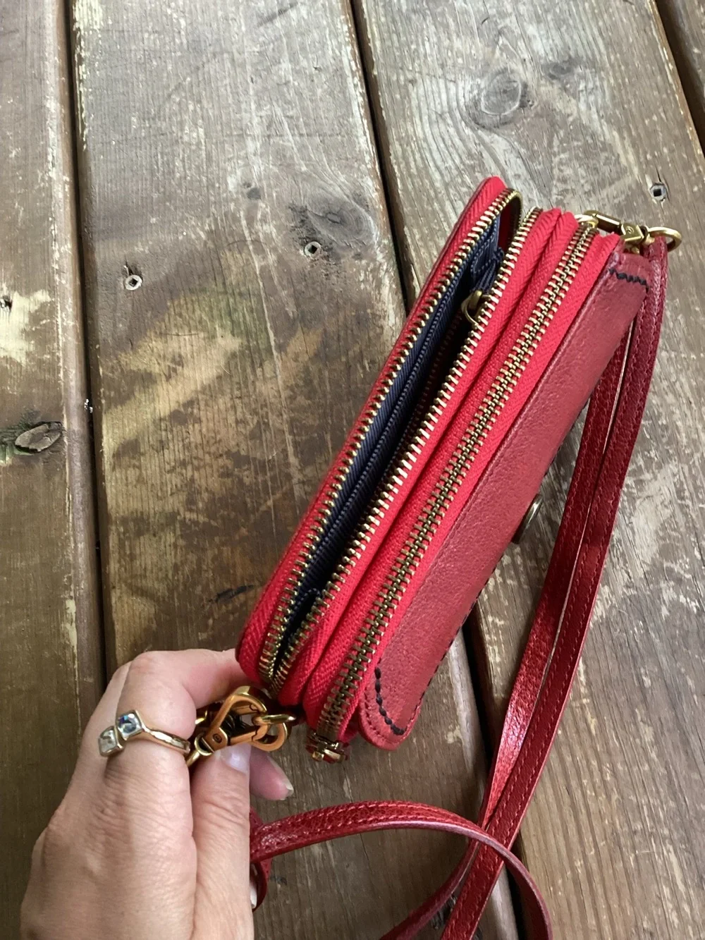 OLD TREND LEATHER CONVERTIBLE CROSSBODY BAG IN Red Wallet Cardholder